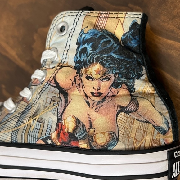 Converse Wonder Woman chick Taylor  high top shoes size 6 women 4 men DC comics - Picture 8 of 13